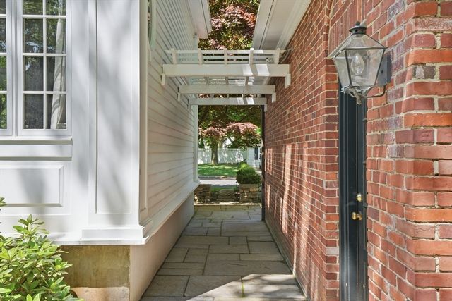 80 Hollingsworth Ave, Braintree, MA 02184