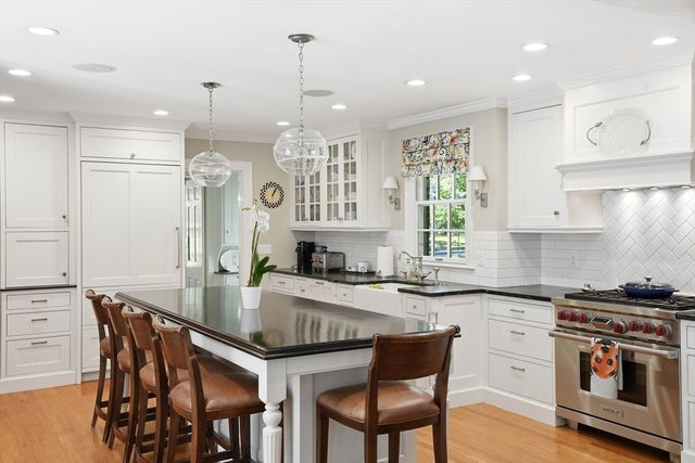 80 Hollingsworth Ave, Braintree, MA 02184