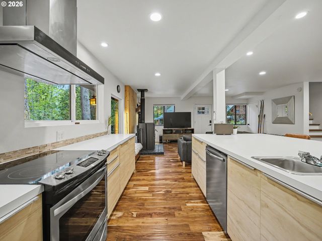 72691 E VILLAGE LOOP Rd, Rhododendron, OR 97049