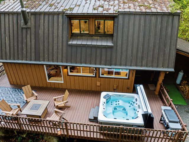 72691 E VILLAGE LOOP Rd, Rhododendron, OR 97049