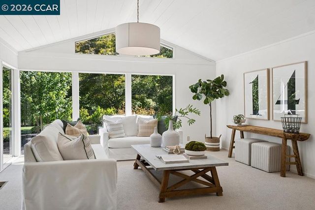 3435 Black Hawk Rd, Lafayette, CA 94549