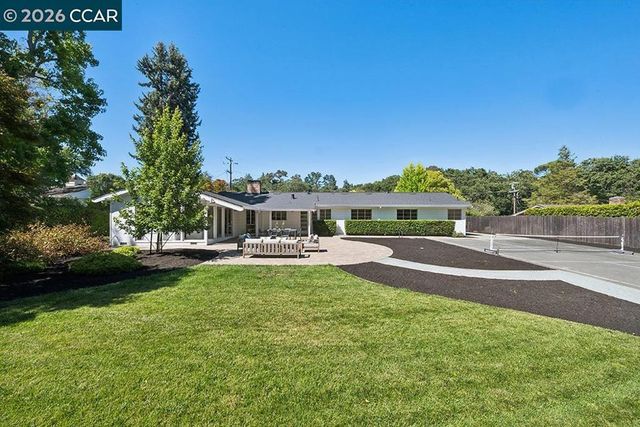 3435 Black Hawk Rd, Lafayette, CA 94549