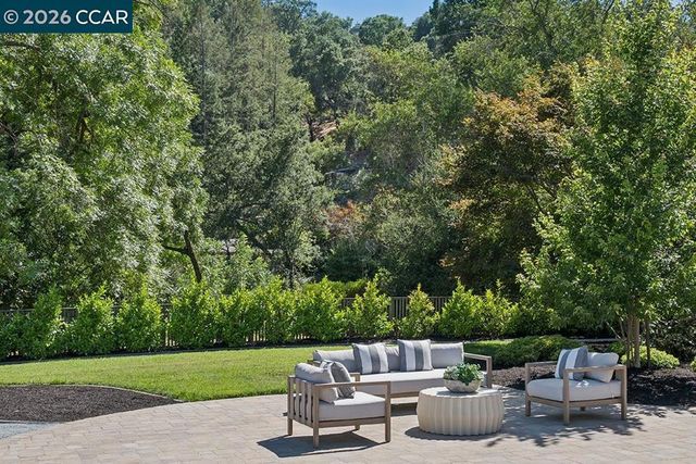 3435 Black Hawk Rd, Lafayette, CA 94549