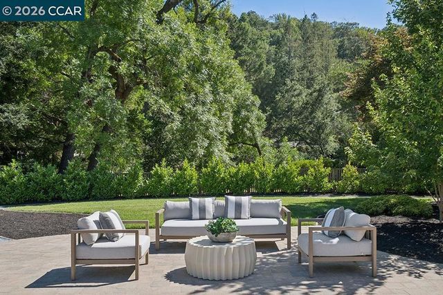 3435 Black Hawk Rd, Lafayette, CA 94549