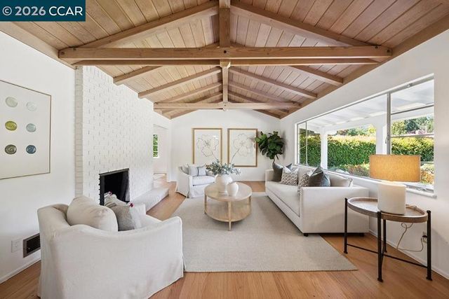 3435 Black Hawk Rd, Lafayette, CA 94549