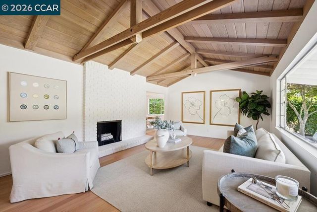 3435 Black Hawk Rd, Lafayette, CA 94549