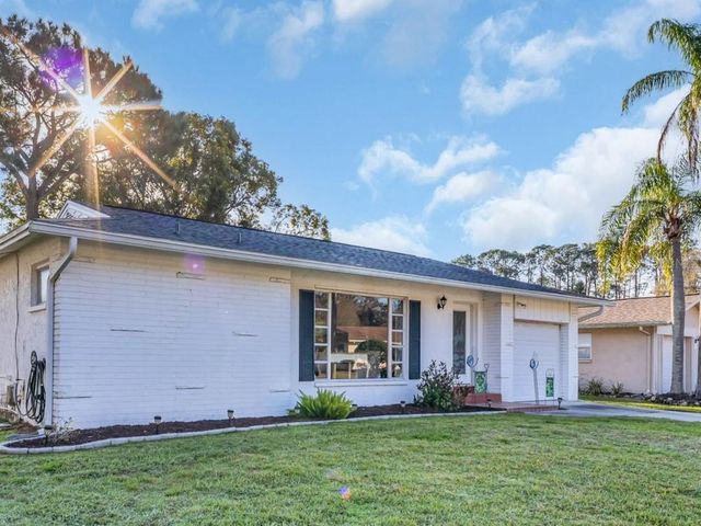 811 HELMSMAN WAY, Palm Harbor, FL 34685