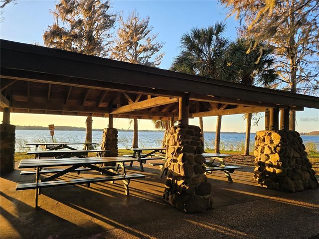 811 HELMSMAN WAY, Palm Harbor, FL 34685