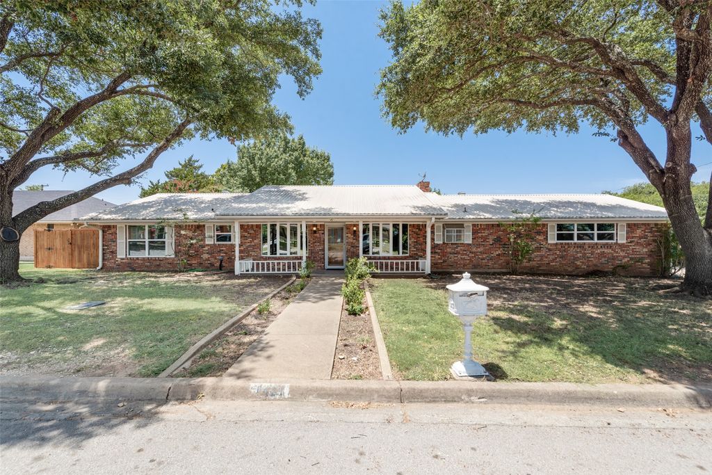 1421 Meadow Lane, Midlothian, TX 76065