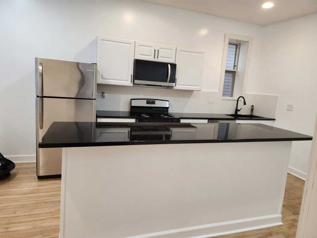820 N Leavitt Street 1, Chicago, IL 60622