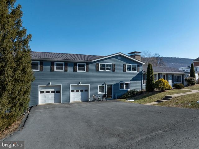 124 WEST ST, Pleasant Gap, PA 16823