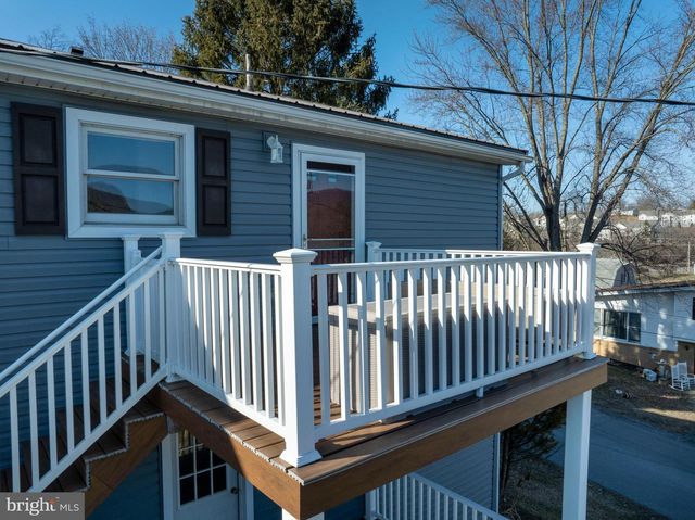 124 WEST ST, Pleasant Gap, PA 16823