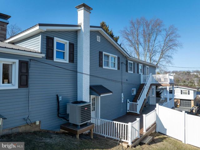 124 WEST ST, Pleasant Gap, PA 16823