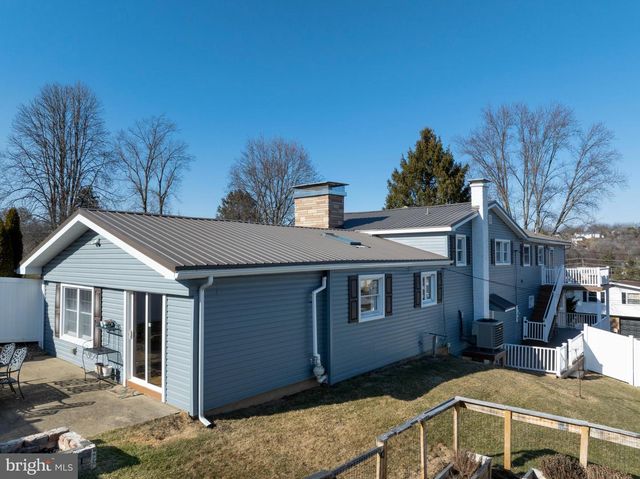 124 WEST ST, Pleasant Gap, PA 16823