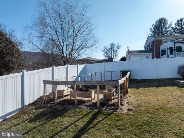 124 WEST ST, Pleasant Gap, PA 16823