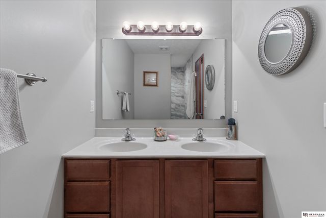 2801 W Peach Street, Lincoln, NE 68522