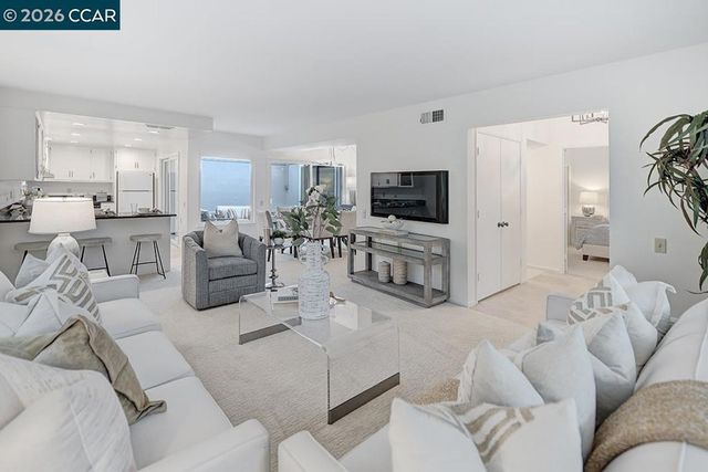 1517 Oakmont Dr 1, Walnut Creek, CA 94595