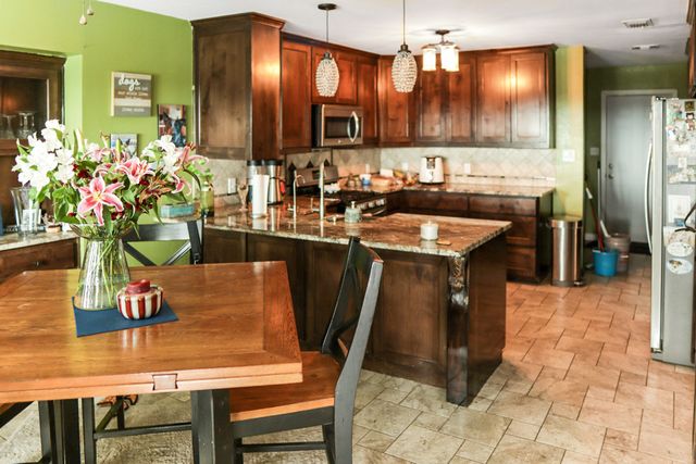 12 Cliff Drive, Mineral Wells, TX 76067