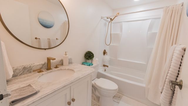 232 Canton St 206, Randolph, MA 02368