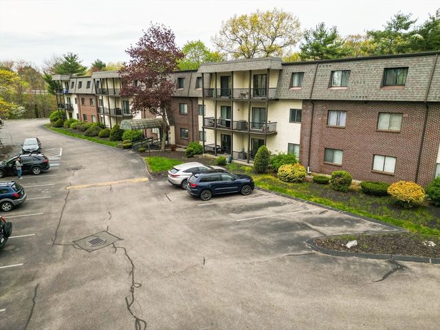 232 Canton St 206, Randolph, MA 02368