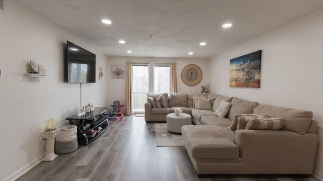 232 Canton St 206, Randolph, MA 02368