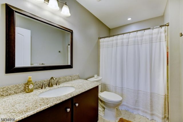 121 Woodward Lane, Bernards Twp., NJ 07920