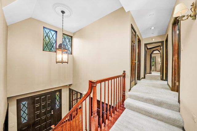 23W121 Kings Court, Glen Ellyn, IL 60137