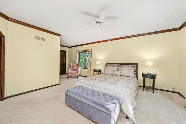 23W121 Kings Court, Glen Ellyn, IL 60137