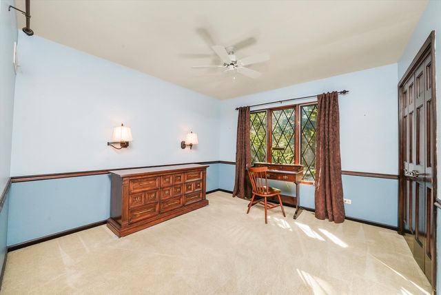 23W121 Kings Court, Glen Ellyn, IL 60137