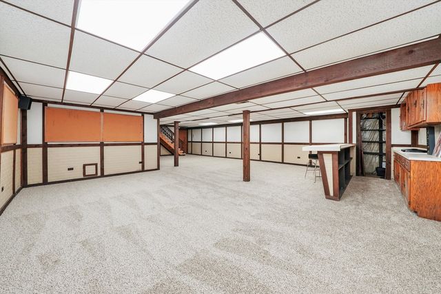 23W121 Kings Court, Glen Ellyn, IL 60137