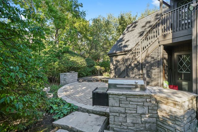 23W121 Kings Court, Glen Ellyn, IL 60137