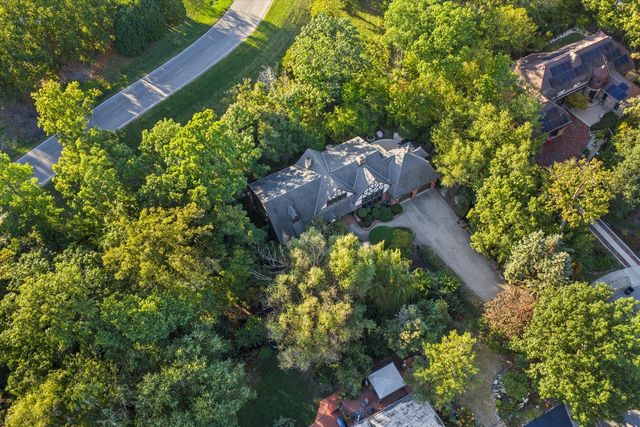 23W121 Kings Court, Glen Ellyn, IL 60137