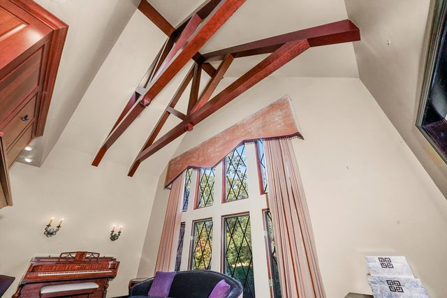 23W121 Kings Court, Glen Ellyn, IL 60137