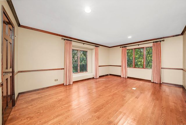 23W121 Kings Court, Glen Ellyn, IL 60137