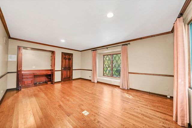 23W121 Kings Court, Glen Ellyn, IL 60137