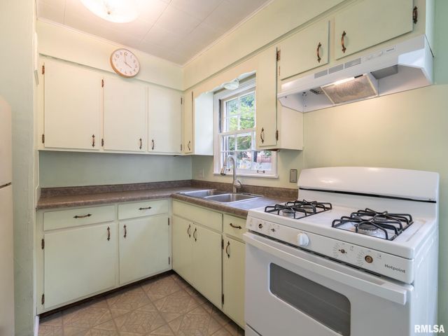 5312 N KNOXVILLE Avenue, Peoria, IL 61614