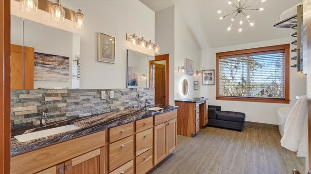 1525 E Heritage Ln, Spokane, WA 99208