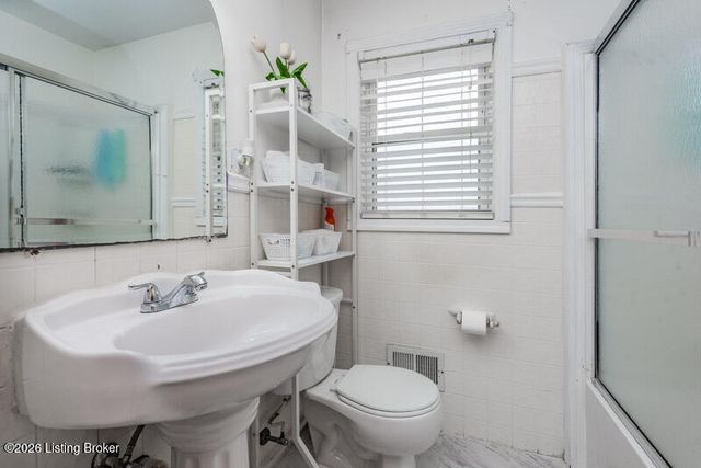 111 Crews Dr, Louisville, KY 40218