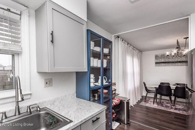 111 Crews Dr, Louisville, KY 40218