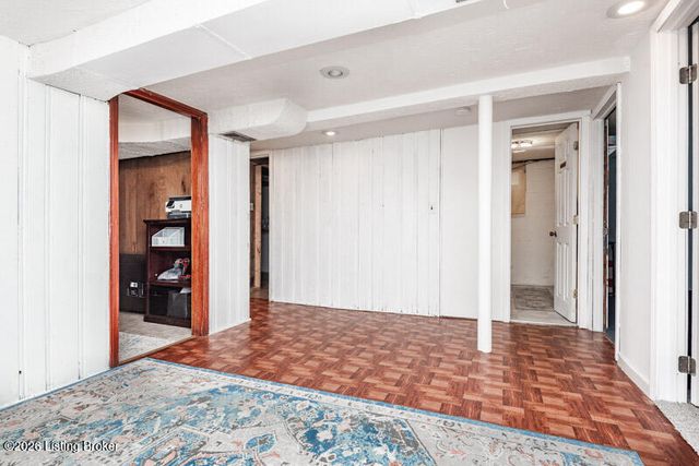 111 Crews Dr, Louisville, KY 40218