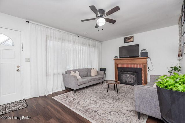 111 Crews Dr, Louisville, KY 40218