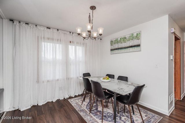 111 Crews Dr, Louisville, KY 40218