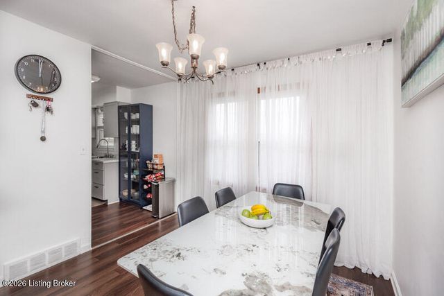 111 Crews Dr, Louisville, KY 40218