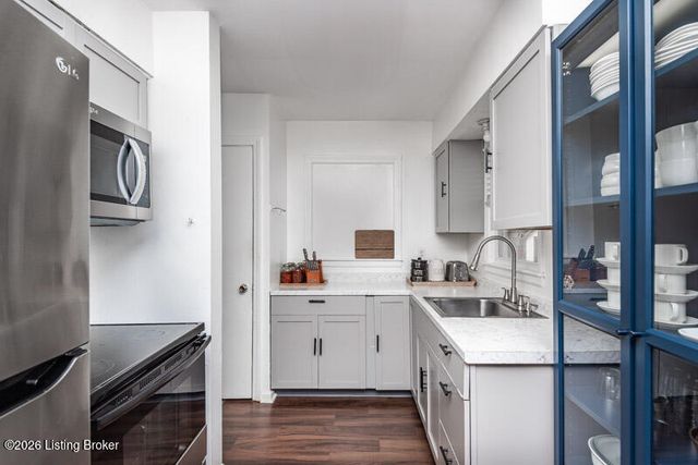 111 Crews Dr, Louisville, KY 40218