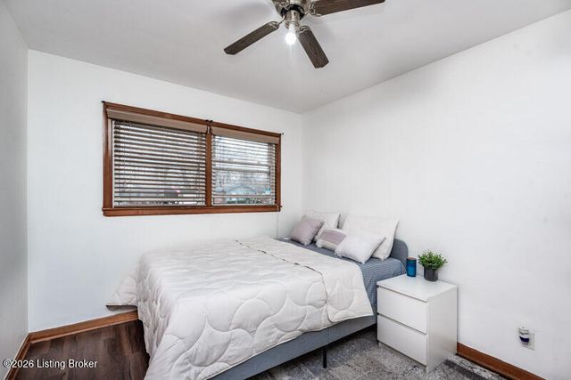 111 Crews Dr, Louisville, KY 40218