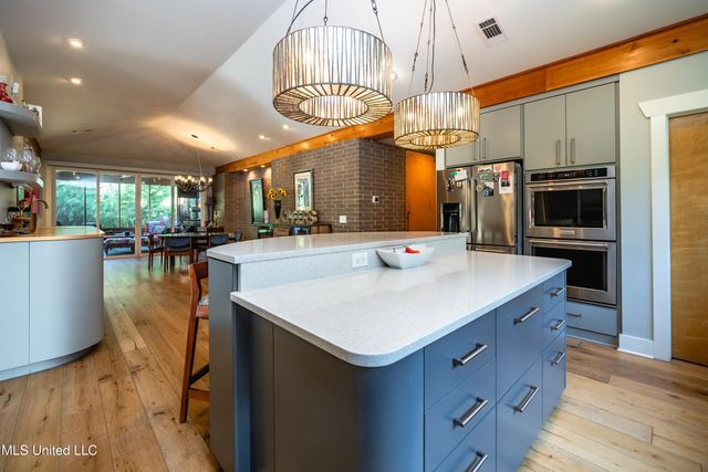 2216 Southwood Road, Jackson, MS 39211