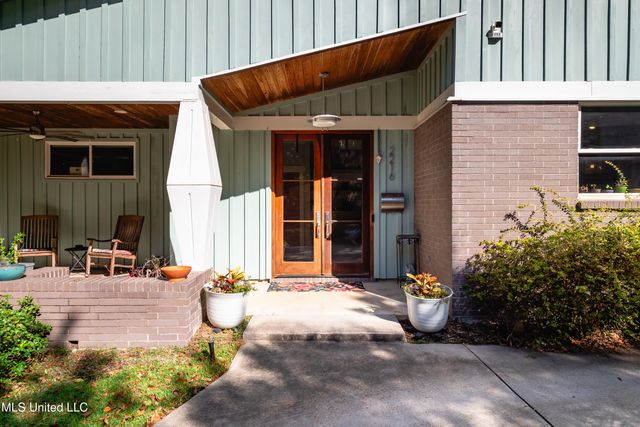 2216 Southwood Road, Jackson, MS 39211