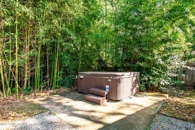 2216 Southwood Road, Jackson, MS 39211