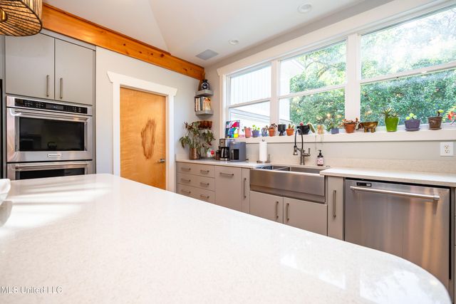 2216 Southwood Road, Jackson, MS 39211