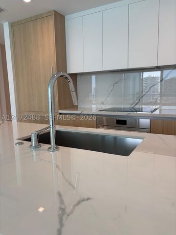 2411 LAGUNA CIRCLE 809, North Miami, FL 33181